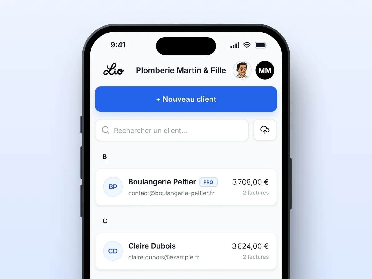 Liste des clients dans Lio sur un téléphone, avec le total facturé par client