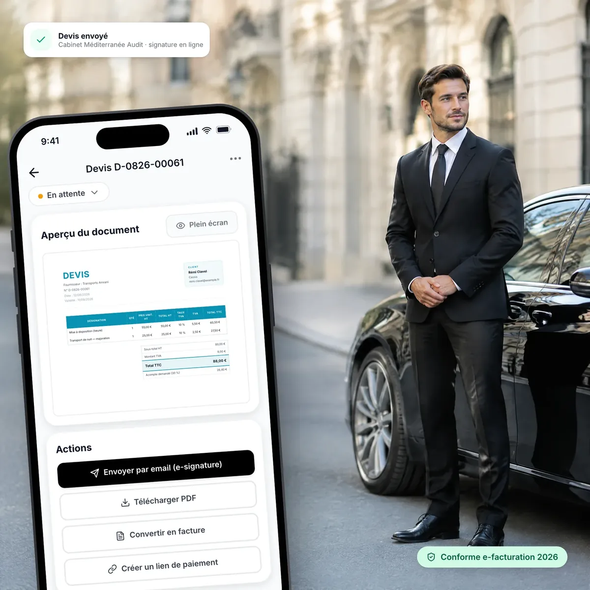 Chauffeur VTC au travail, devis Lio ouvert sur son téléphone