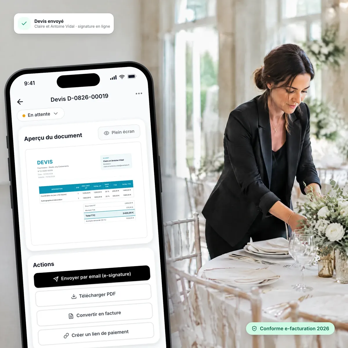 Wedding planner au travail, devis Lio ouvert sur son téléphone
