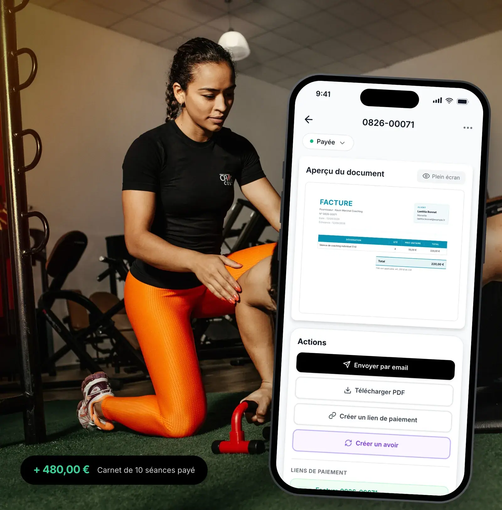 Coach sportif encaissant un carnet de séances avec Lio